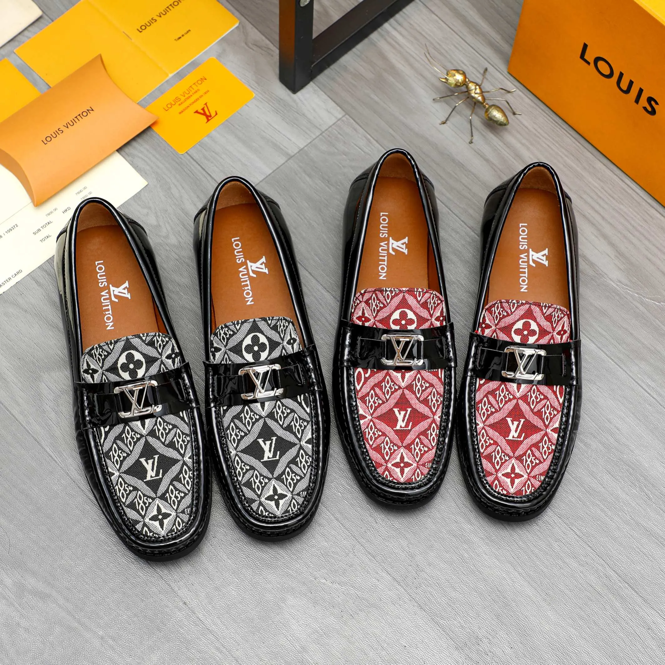 Men's shoes 💰400 Product trademark: LV "Louis Vuitton" casual slip-on shoes Regular size: 38-45 (45 is custom-made and non-returnable) Product material: Selected breathable fabric spliced ​​patent cowhide upper, cowhide lining, rubber outsole